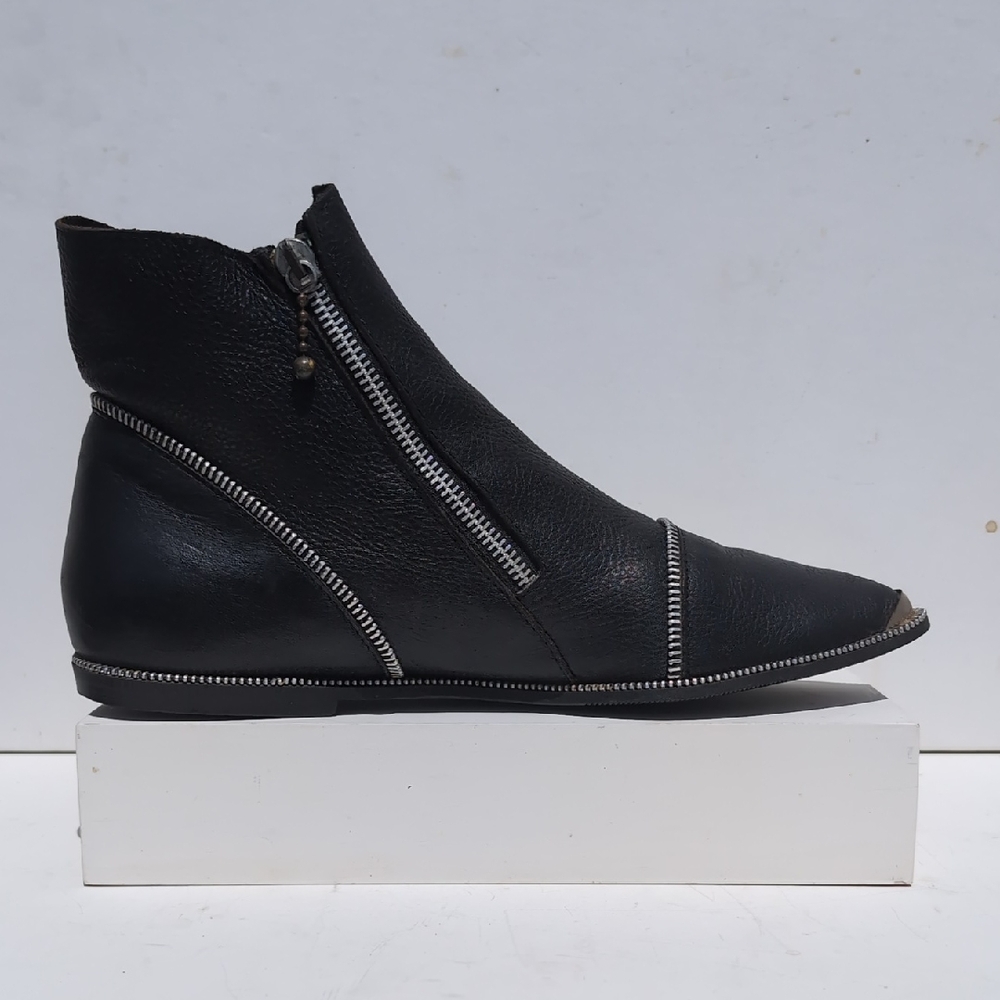 Kenneth Cole Black Ankle Boots Zipper Detail Made In Italy Leather Upper Size 9B
